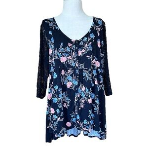 Torrid 3 3X Super Soft Knit Black Floral Shirt Lace Sleeves